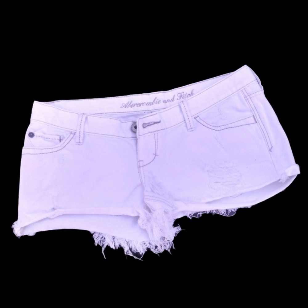 Abercrombie Frayed White Denim Shorts 🌴
